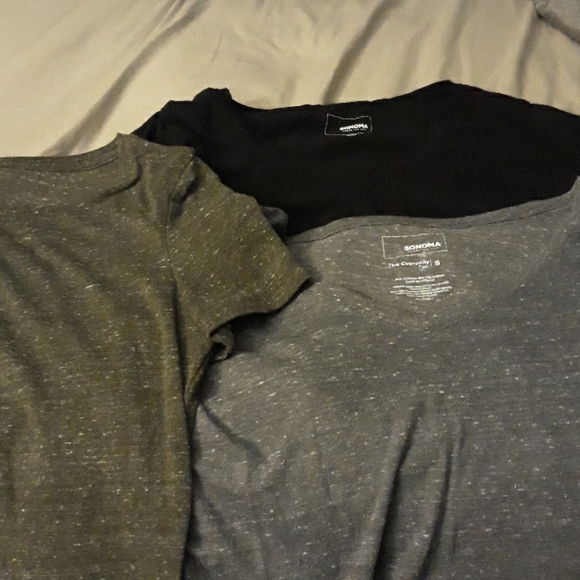 Sonoma Tops - 3 Tshirts Green, gray and black
